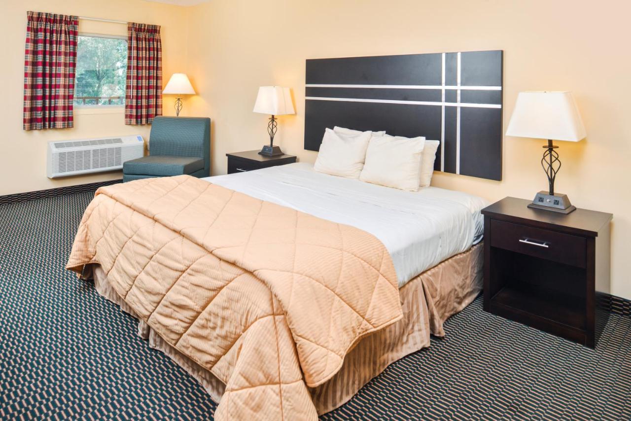Soudersburg Inn & Suites Lancaster Ронкс Экстерьер фото