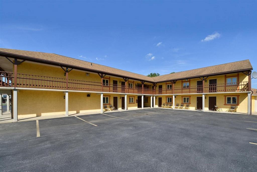 Soudersburg Inn & Suites Lancaster Ронкс Экстерьер фото