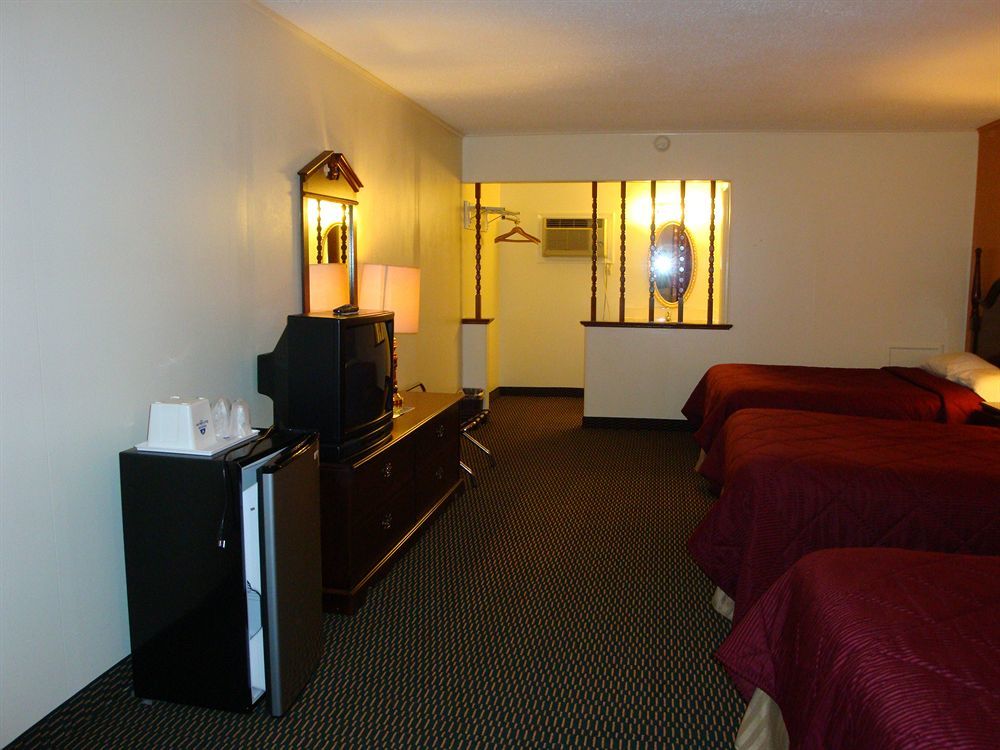 Soudersburg Inn & Suites Lancaster Ронкс Экстерьер фото