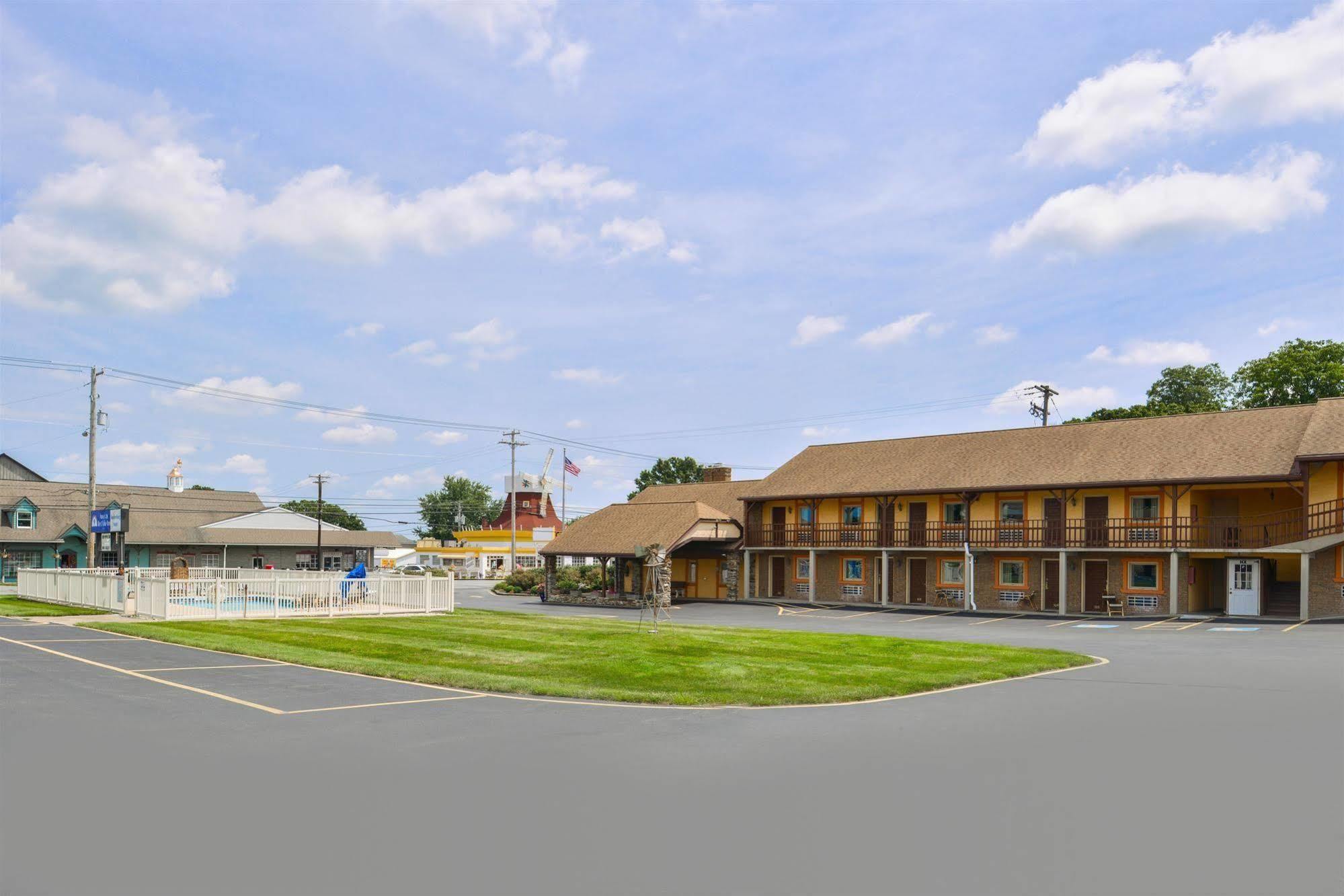 Soudersburg Inn & Suites Lancaster Ронкс Экстерьер фото
