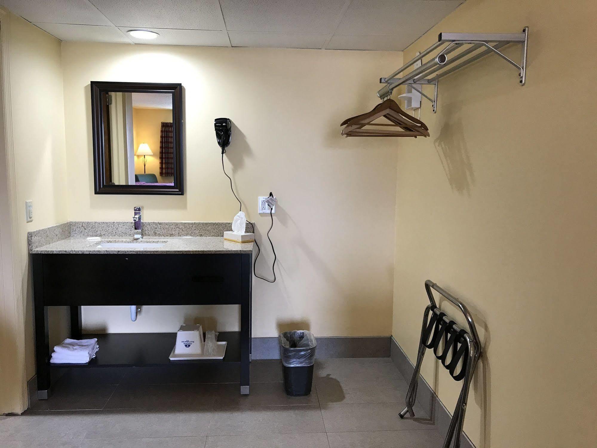 Soudersburg Inn & Suites Lancaster Ронкс Экстерьер фото