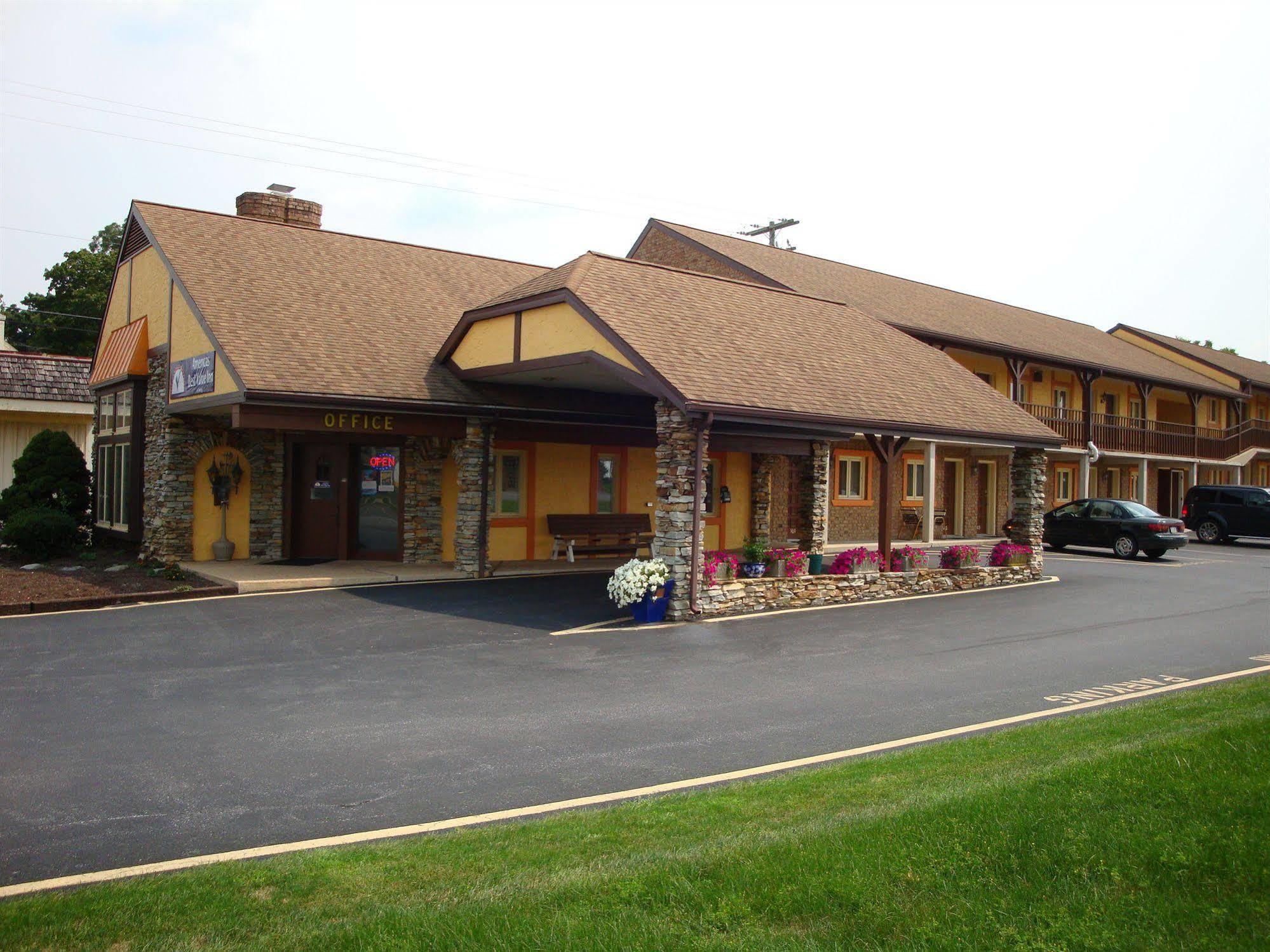 Soudersburg Inn & Suites Lancaster Ронкс Экстерьер фото