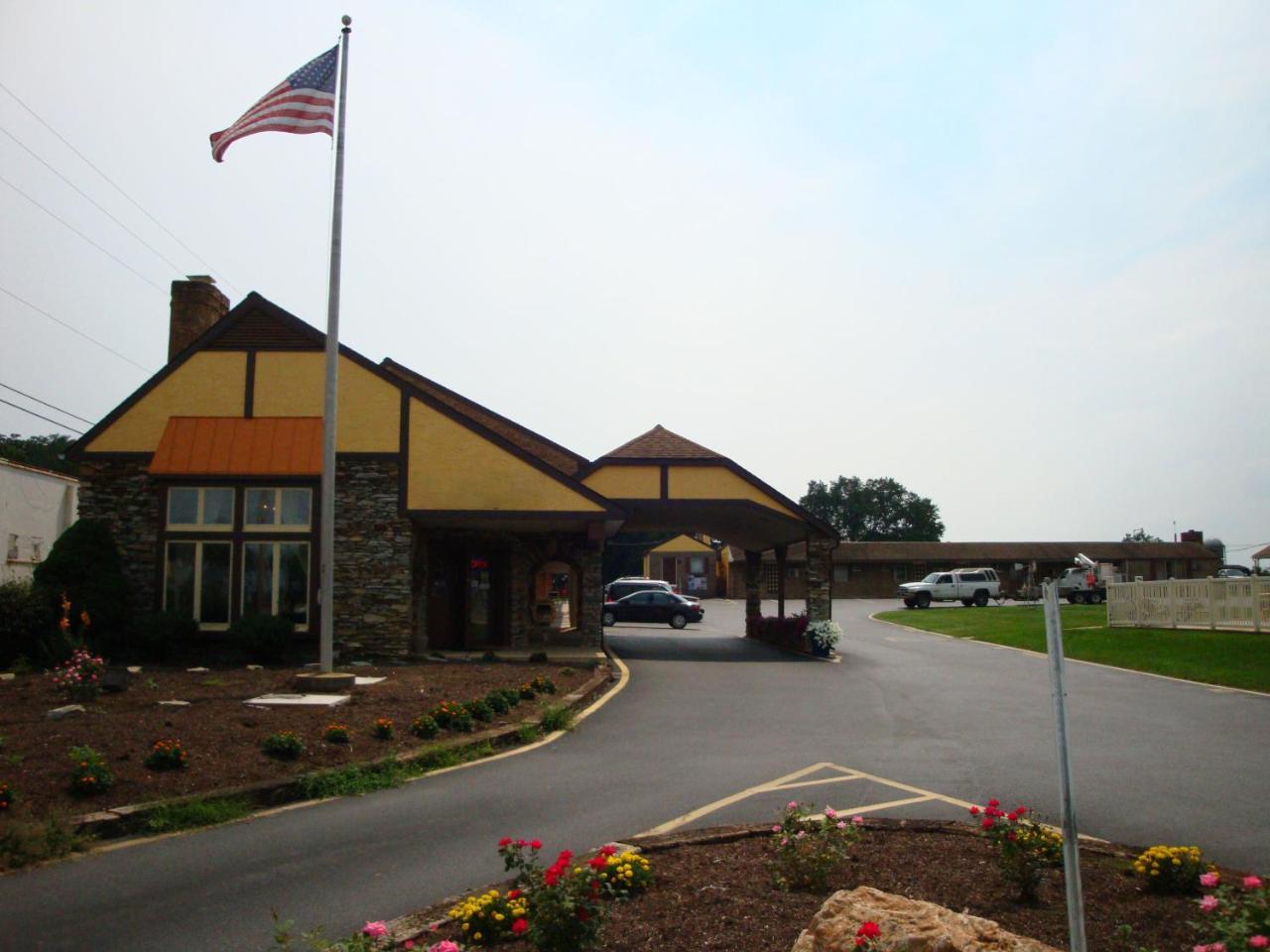 Soudersburg Inn & Suites Lancaster Ронкс Экстерьер фото